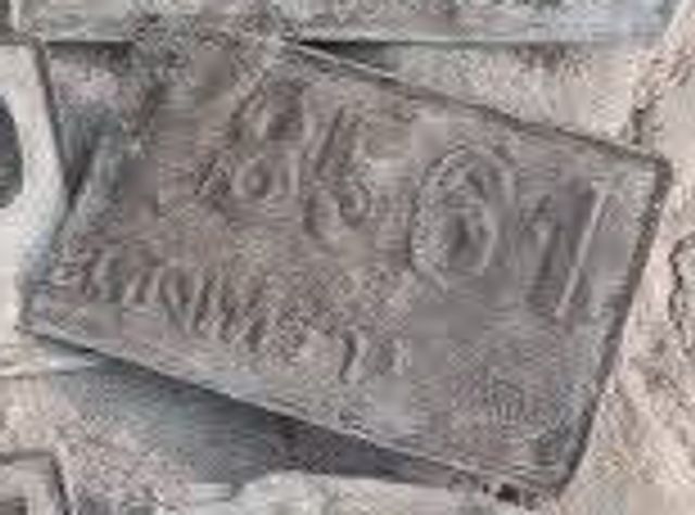 8561